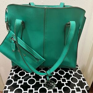 London Fog Satin-Lined 4-Pocket Teal Tote Bag 
w/Detachable Zippered Pouch